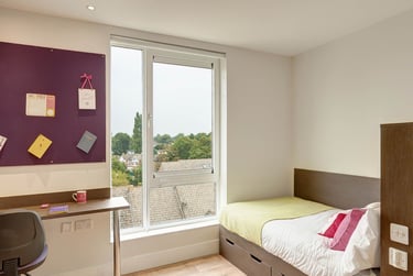 Classic En Suite at Davidson House, 3-5 Penrhyn Road, Surbiton, Kingston, KT12BT - Image 1